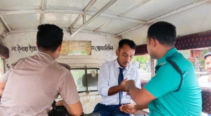 ভাইভা পরীক্ষা দিতে এসে আটক সাবেক ছাত্রলীগ নেতা